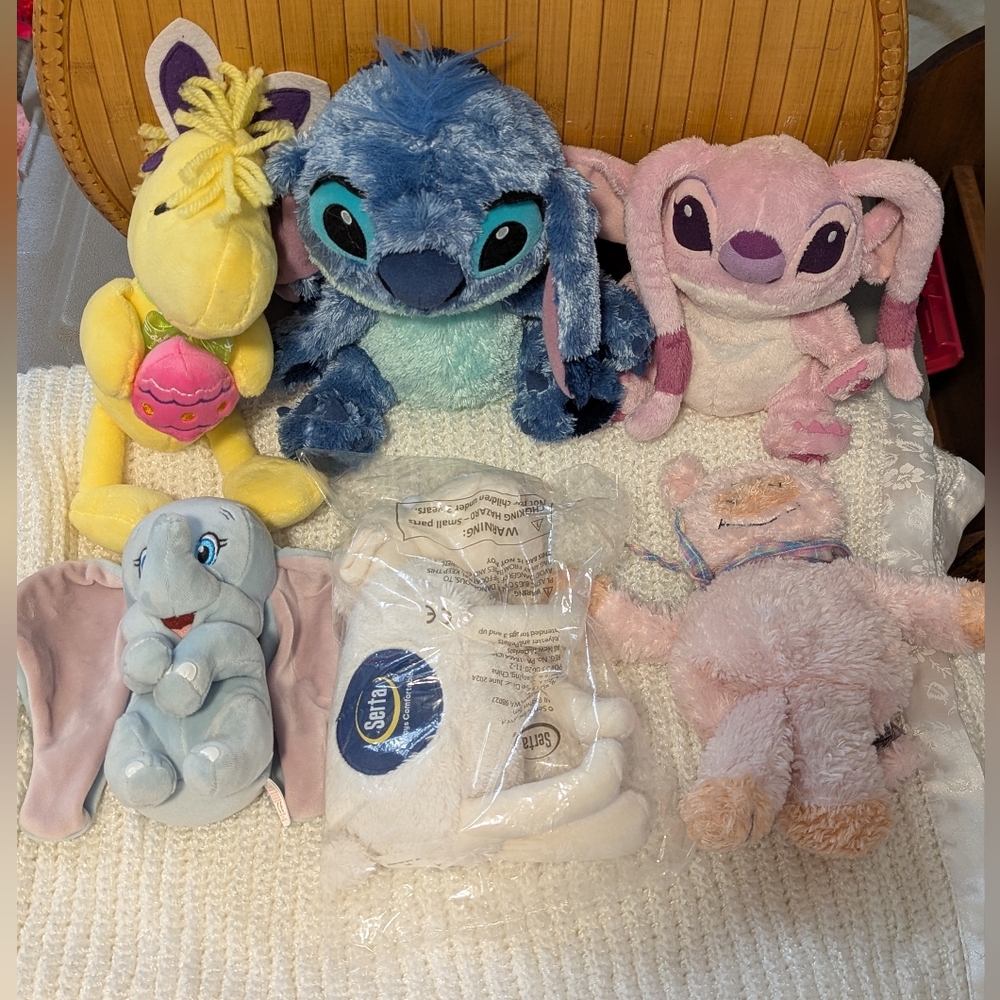 (6) DISNEY & PEANUTS PLUSH STUFFED ANIMALS BUNDLE